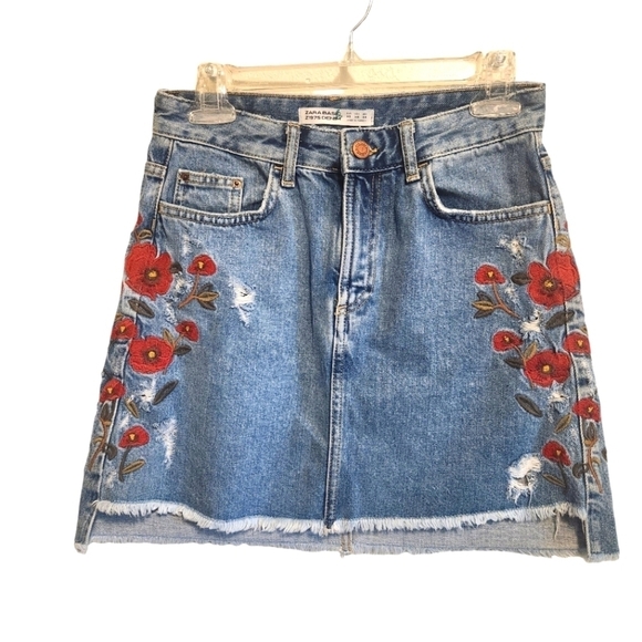 ZARA DENIM HIGH WAISTED FLORAL EMBROIDERED DISTRESSED CUT OFF MINI SKIRT SIZE XS - Picture 4 of 10